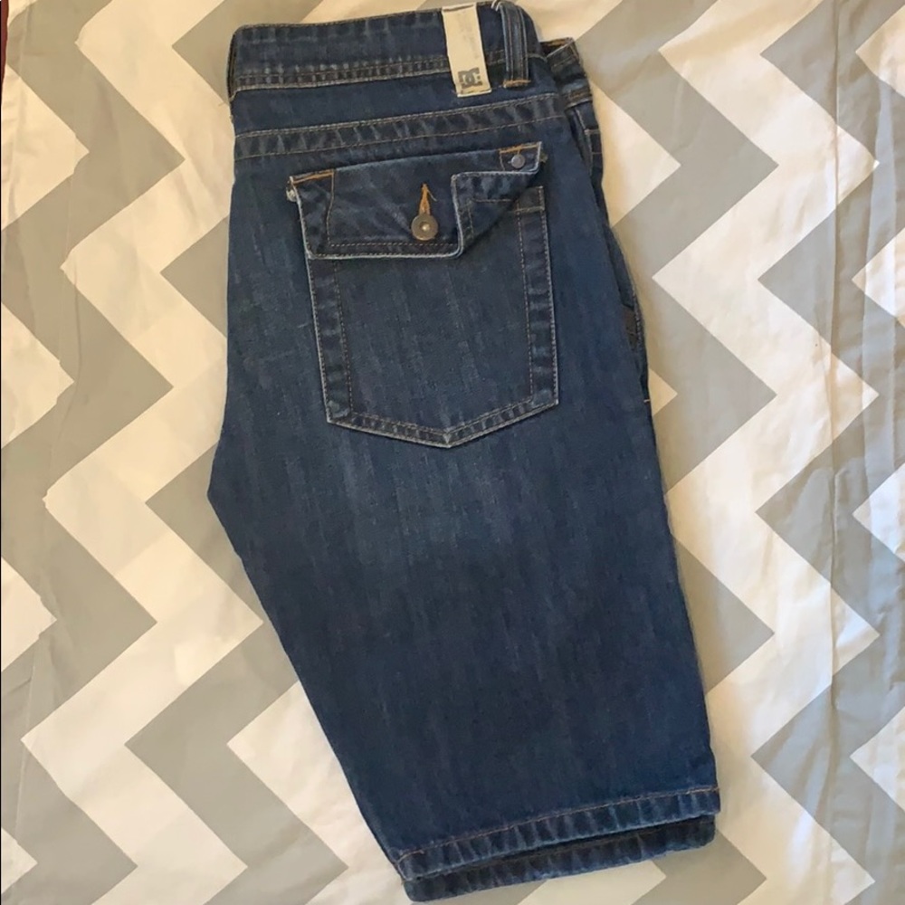 Woman’s Bermuda Jean Shorts DC